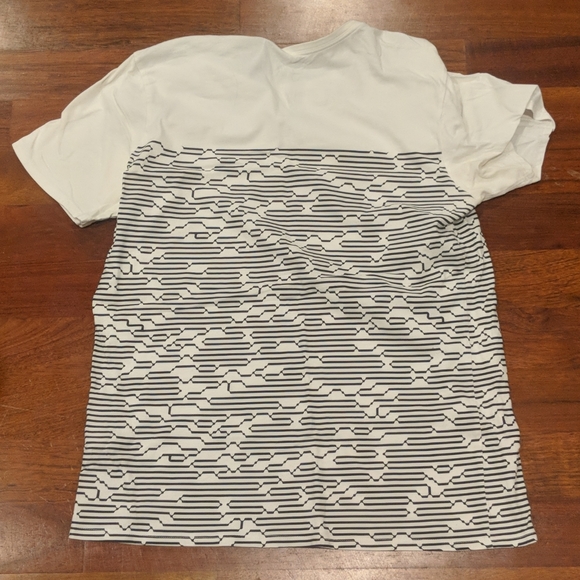 Nike Men's International T-Shirt Large - Picture 3 of 3